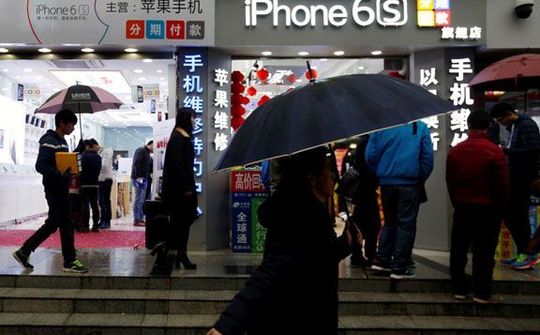 Đánh cắp dữ liệu người dùng, 22 nhà phân phối Apple bị bắt