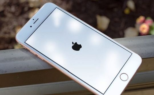 [Thủ thuật] Tự khắc phục tình trạng iPhone bị treo "táo"