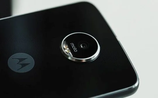 Motorola Z2 Play lên kệ tại Việt Nam, giá gần 11 triệu đồng