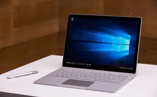 Giá bán Surface Book tân trang chỉ còn từ 883 USD