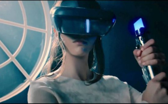 Lenovo trình diễn mẫu kính thực tế ảo VR tại D23 Expo 2017