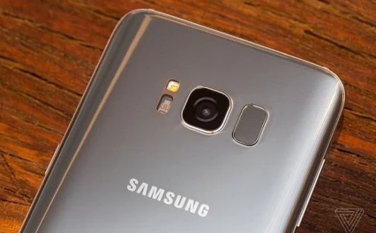 Dùng vân tay có trên Galaxy S8 để mở khóa máy tính Windows 10