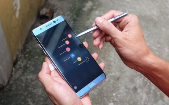 Cận cảnh Galaxy Note FE đầu tiên tại Việt Nam, giá 15 triệu đồng