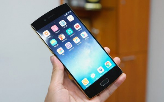 Lộ diện Bphone Gold 2017: Kiểu dáng giống Bphone đời đầu, màn hình lớn hơn