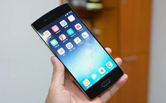 Lộ diện Bphone Gold 2017: Kiểu dáng giống Bphone đời đầu, màn hình lớn hơn