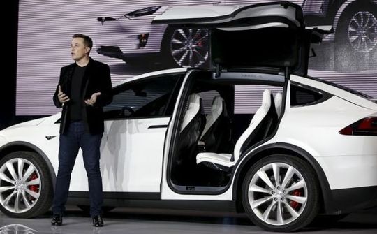 Tesla trở thành hãng xe có giá trị nhất nước Mỹ nhờ đâu?