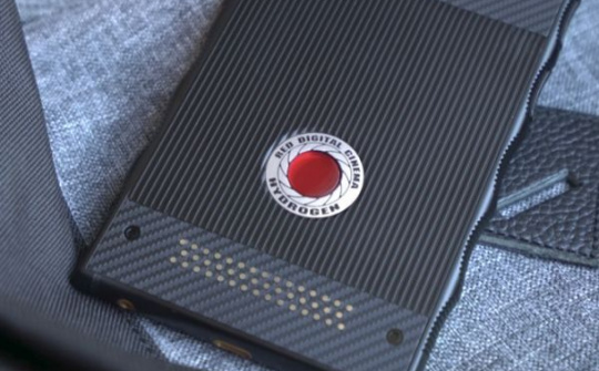 RED Hydrogen One: Smartphone holographic đầu tiên thế giới