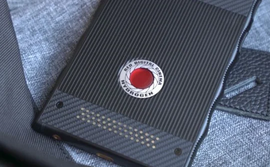 RED Hydrogen One: Smartphone holographic đầu tiên thế giới