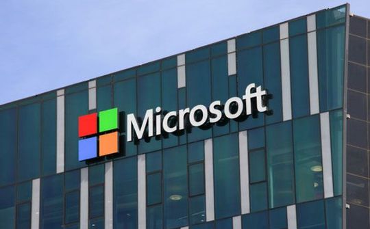 Microsoft từ bỏ mảng đi động, tập trung phát triển AI