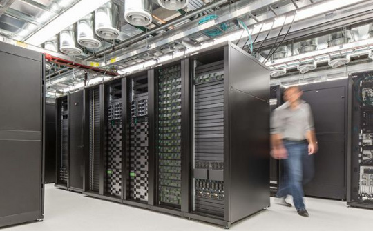 Vì sao Hitachi "đóng băng" mảng thiết bị lưu trữ cao cấp?