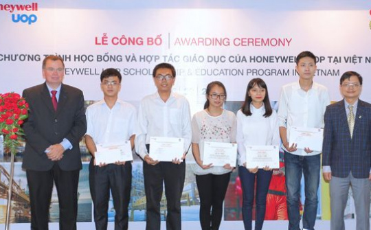 Honeywell trao tặng 20 học bổng cho SV chuyên ngành kỹ sư hóa chất tại Việt Nam