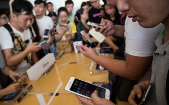 Người Trung Quốc ngày càng có xu hướng ít mua điện thoại thông minh mới