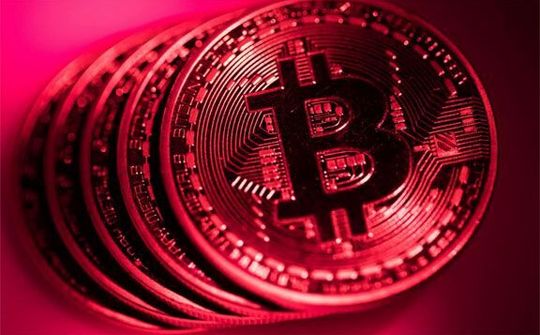 Giá Bitcoin giảm mạnh, nhiều người bán tháo
