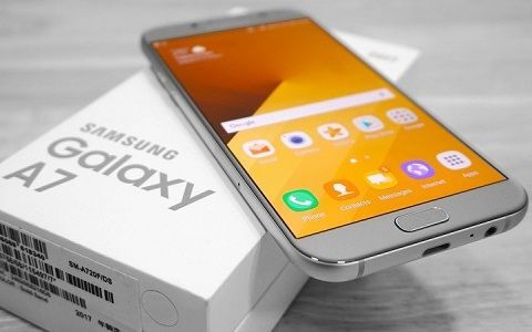Galaxy A7 2017 giảm tới 2 triệu đồng, còn 7,99 triệu đồng