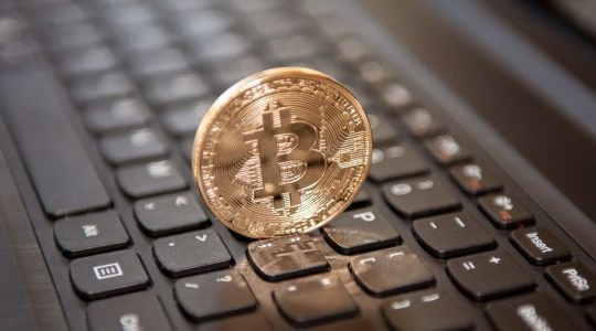 Facebook bắt đầu cấm tất cả quảng cáo tiền ảo và ICO