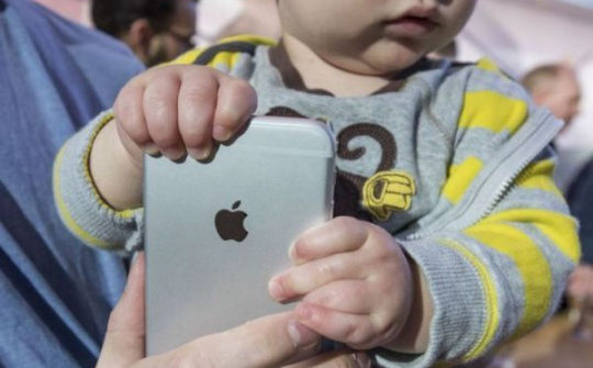 Nhà đầu tư hối thúc Apple "tìm thuốc" cai nghiện iPhone cho trẻ em