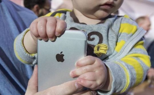 Nhà đầu tư hối thúc Apple "tìm thuốc" cai nghiện iPhone cho trẻ em