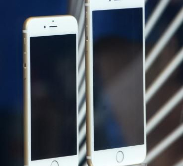 Giảm hiệu năng iPhone đời cũ, Apple bị điều tra