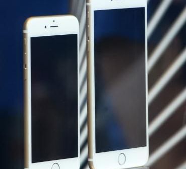 Giảm hiệu năng iPhone đời cũ, Apple bị điều tra