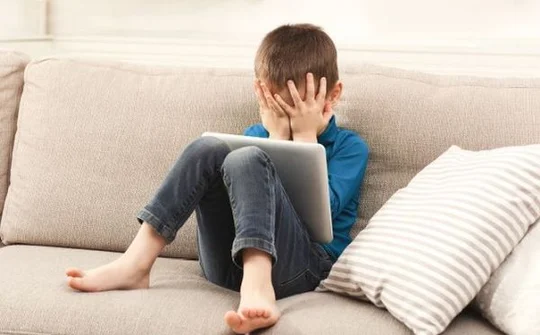 Trẻ em nhìn màn hình nhiều sẽ nhận thức kém?