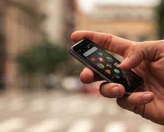 Palm trở lại làm điện thoại nhỏ xíu, màn hình 3,3 inch
