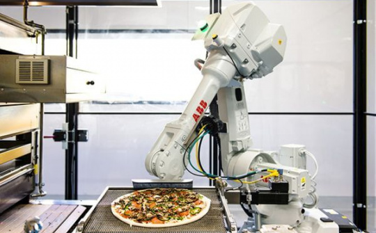 Robot làm bánh pizza được Softbank đầu tư 375 triệu USD