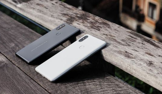 Xiaomi Mi 9 là smartphone đầu tiên dùng chip Snapdragon 8150?