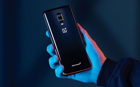 OnePlus 6T McLaren Edition chỉ mất 20 phút để sạc 50% pin