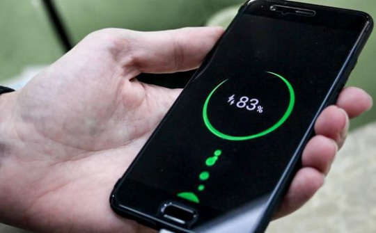 ZTE đăng kí bản quyền smartphone màn hình gập