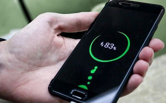 ZTE đăng kí bản quyền smartphone màn hình gập