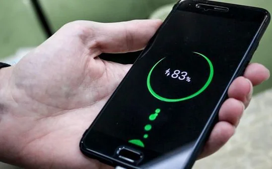 ZTE đăng kí bản quyền smartphone màn hình gập