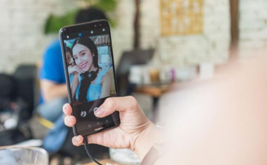 Huawei nova 2i được cập nhật tính năng Face Unlock và AR Selfie