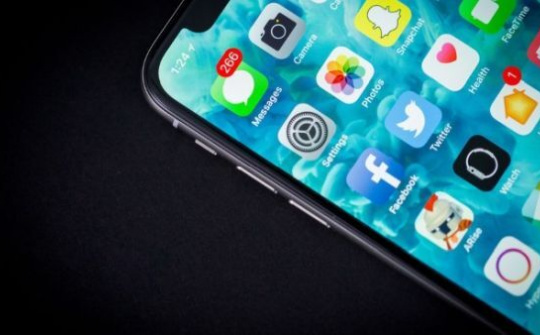 Samsung bị vạ lây vì iPhone X bán chậm