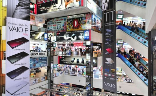 Chợ điện tử châu Á nhộn nhịp người mua "trâu" đào tiền ảo