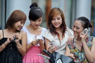 MobiFone, Viettel và VinaPhone khuyến mãi 50% lần cuối cho thuê bao trả trước