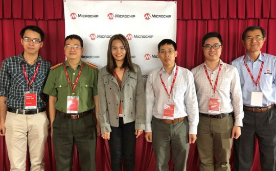 Microchip Technology trao học bổng cho sinh viên ngành Kỹ thuật Điện tử