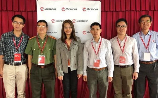 Microchip Technology trao học bổng cho sinh viên ngành Kỹ thuật Điện tử
