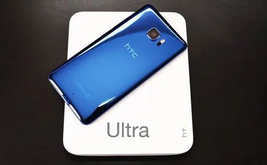 HTC U Ultra giảm giá 50% sẽ được lên đời Android 8.0