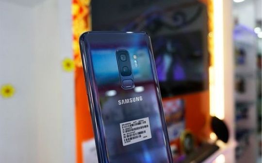 Galaxy S9+ 256 GB xách tay về Việt Nam, giá gần 25 triệu đồng