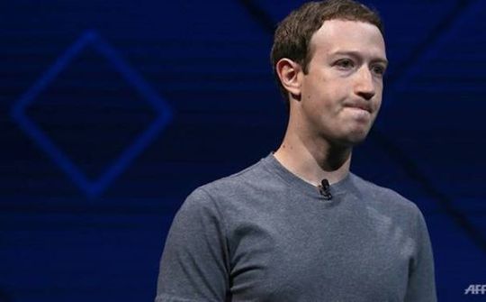 Cổ phiếu Facebook tiếp tục vẫn lao dốc dù Mark Zuckerberg xin lỗi