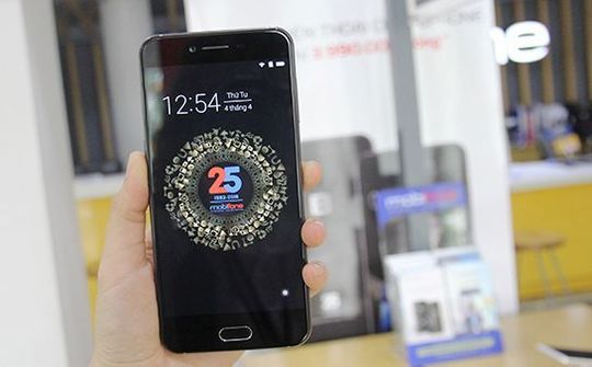Bkav đàm phán với các nhà mạng phân phối Bphone 2018