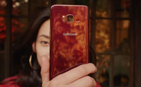Galaxy S8 Burgundy Red tái xuất, giá 17,5 triệu đồng