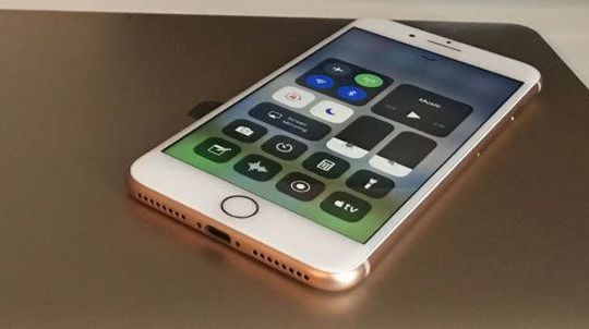 Một số iPhone 8 "tử nạn" khi nâng cấp lên iOS 11.3?