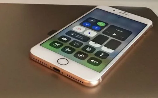 Một số iPhone 8 "tử nạn" khi nâng cấp lên iOS 11.3?