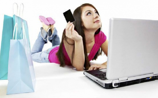 Người châu Á mua "thượng vàng hạ cám" nhưng vẫn chưa hài lòng với TMĐT