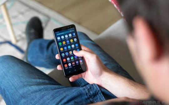 Galaxy A6+ (2018): Cấu hình tầm trung, màn hình vô cực