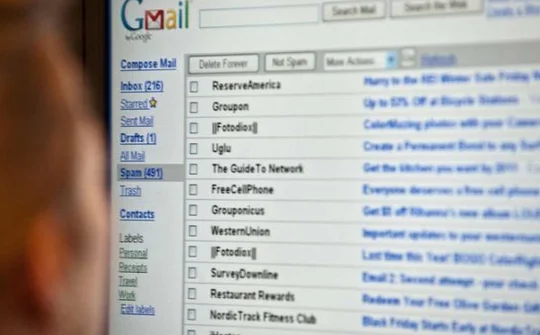 Người dùng Gmail nhận thư rác từ… chính họ