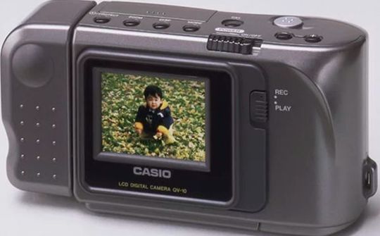 Vì sự bành trướng của smartphone, Casio từ bỏ thị trường máy ảnh compact
