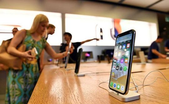 Apple tìm cách giảm 10% giá màn hình OLED từ Samsung