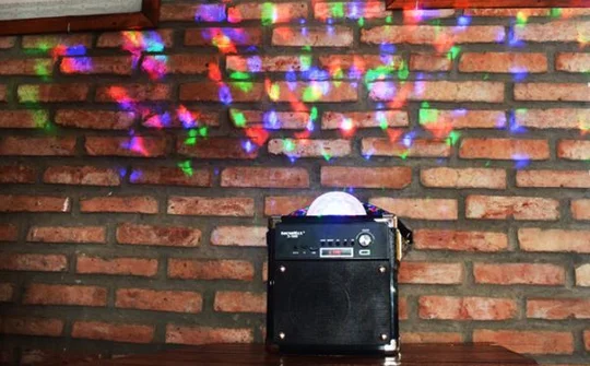 SoundMax trình làng loa di động D-1000 Disco Cube